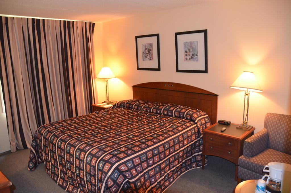 Devil'S Head Resort Merrimac Room photo